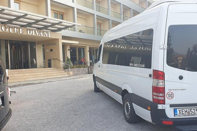 the-extraordinary-suspended-rocks-meteora-in-a-day-tour