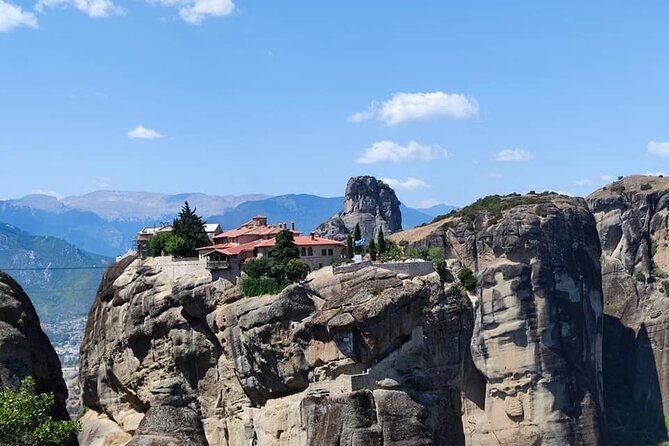 the-extraordinary-suspended-rocks-meteora-in-a-day-tour