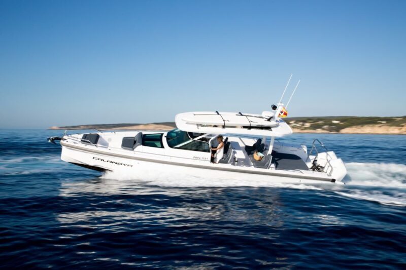 The Fastest All Inclusive Private Motor Yacht in Santorini - A Closer Look at the Santorini Private Yacht Experience