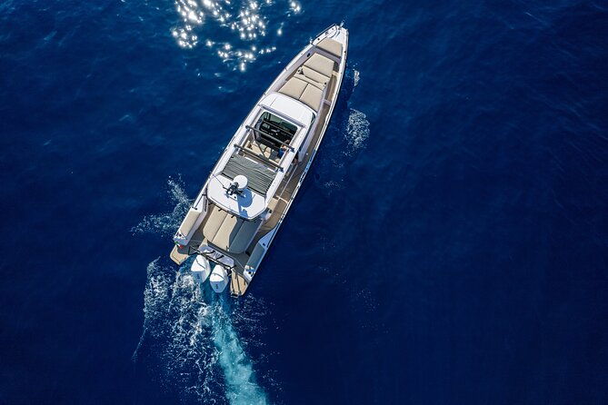 the-fastest-private-motor-yacht-in-santorini-all-inclusive-tour