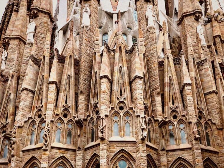 the-genuis-of-gaudi-modernist-architects