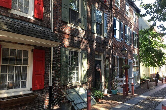 The Ghosts of Philadelphia Tour - Guides and Their Impact