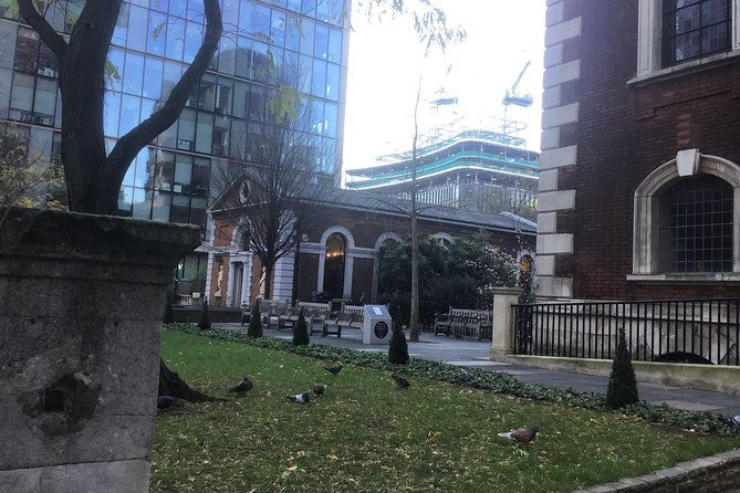 the-ghosts-of-the-secret-alleyways-of-old-london-town