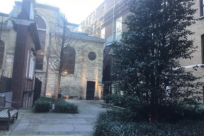 the-ghosts-of-the-secret-alleyways-of-old-london-town