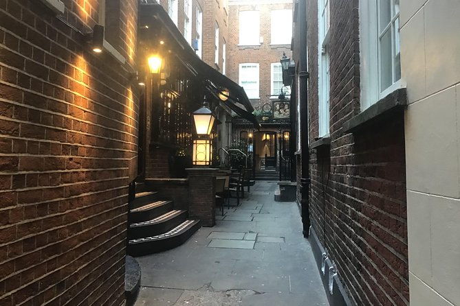 the-ghosts-of-the-secret-alleyways-of-old-london-town