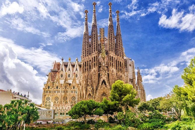 the-glorious-gaudi-small-group-sagrada-familia-park-guell