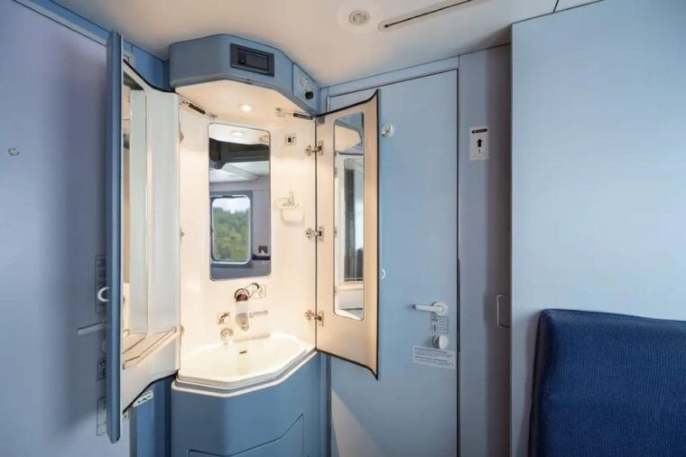 the-good-night-train-from-brussels-to-berlin-and-back