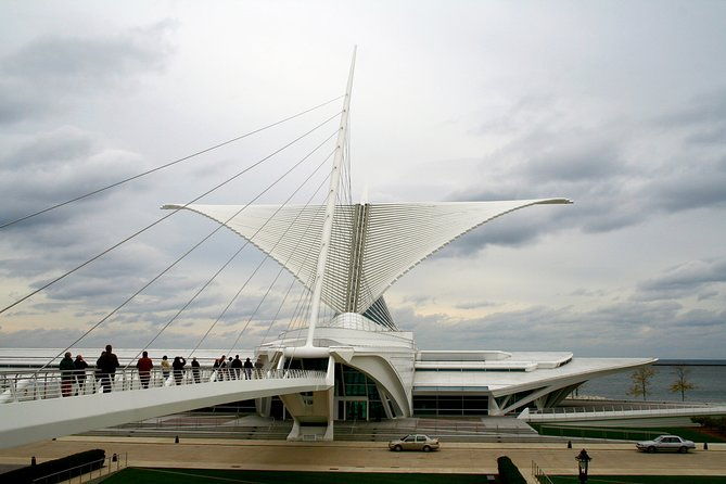 the-grand-walk-a-self-guided-audio-tour-through-milwaukee