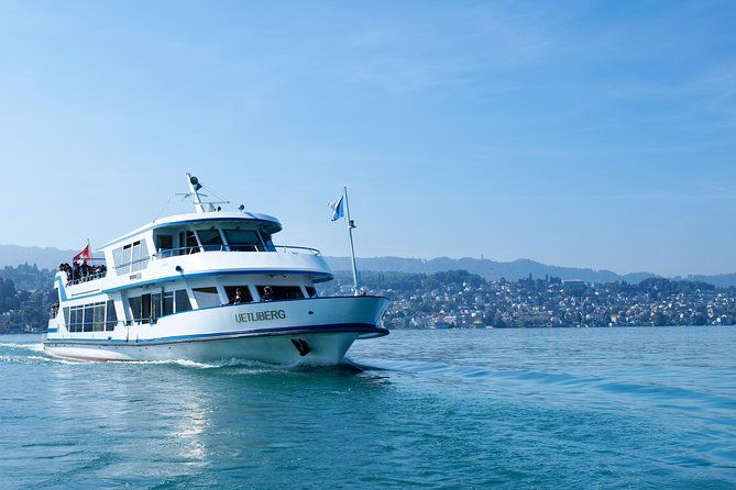 the-great-tour-of-zurich-by-bus-and-boat