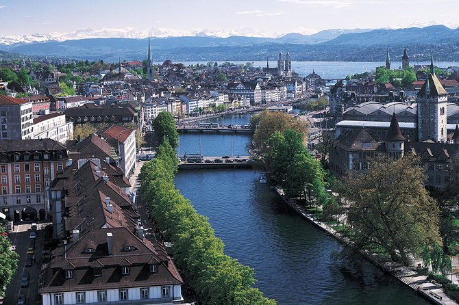 the-great-tour-of-zurich-by-bus-and-boat