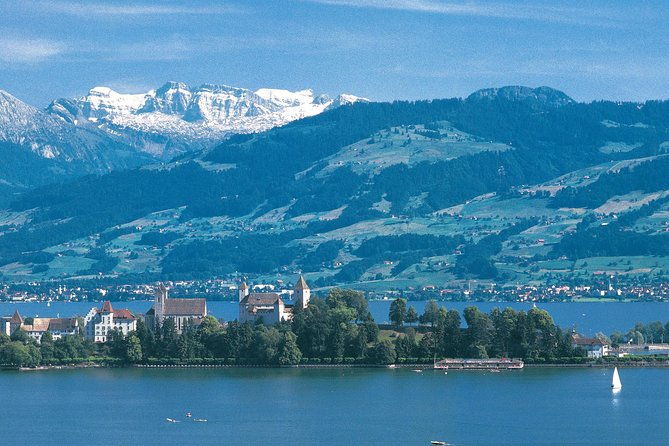 the-great-tour-of-zurich-by-bus-and-boat