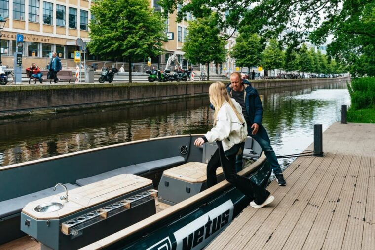 the-hague-city-canal-cruise-2