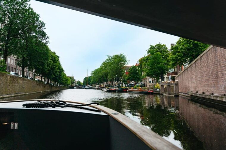 the-hague-city-canal-cruise-2