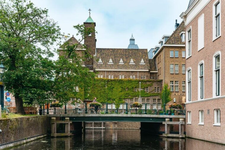 the-hague-city-canal-cruise-2