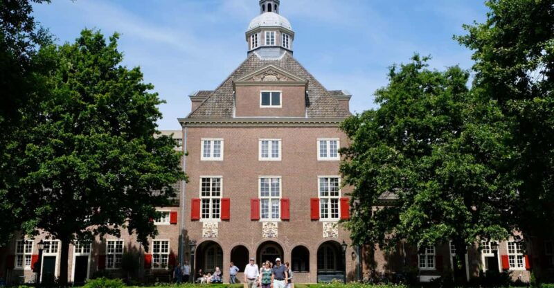 the-hague-courtyard-walking-tour