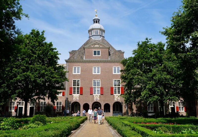 the-hague-courtyard-walking-tour