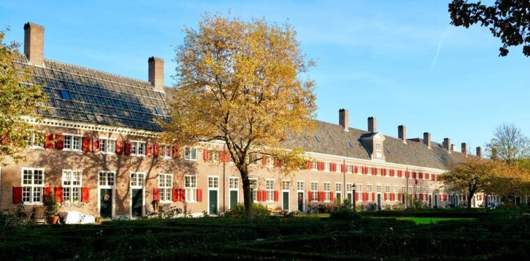 the-hague-courtyard-walking-tour