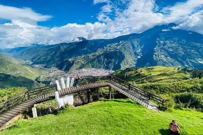 the-hands-of-god-tours-the-highest-viewpoint-in-the-city