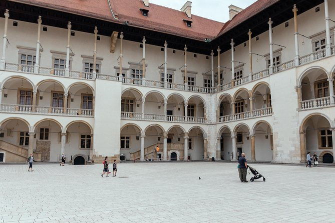 the-heart-of-krakow-old-town-wawel-castle-private-tour-2