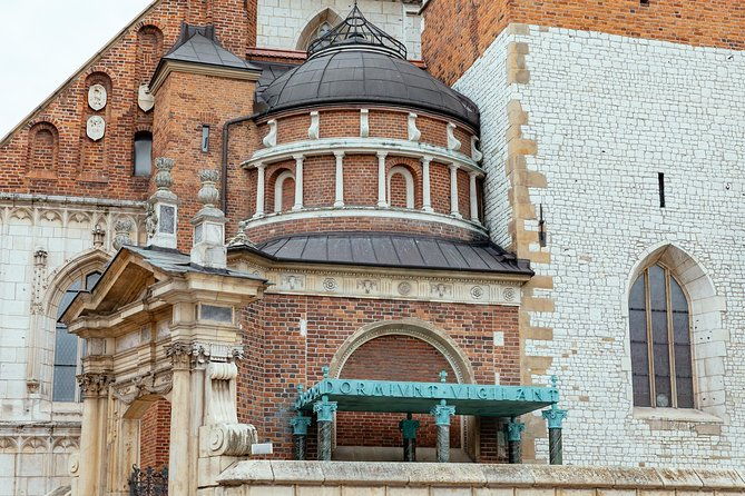 the-heart-of-krakow-old-town-wawel-castle-private-tour