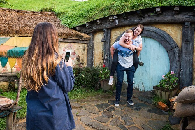 The Hobbiton Movie Set Small-Group Guided Tour from Auckland - Inside Hobbiton: What to Expect  