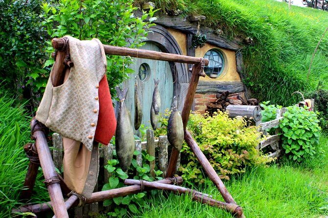 The Hobbiton Movie Set Small-Group Guided Tour from Auckland - Authenticity and Attention to Detail  
