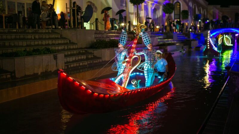 the-land-of-legends-night-show-shopping-avenue