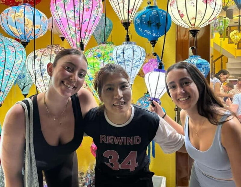 The Lantern Lady: Traditional Lantern Class in Old Town - Key Points