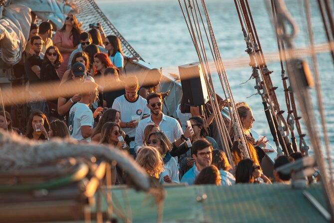 the-lisbon-boat-party-amazing-sunset-sailing-tour-2