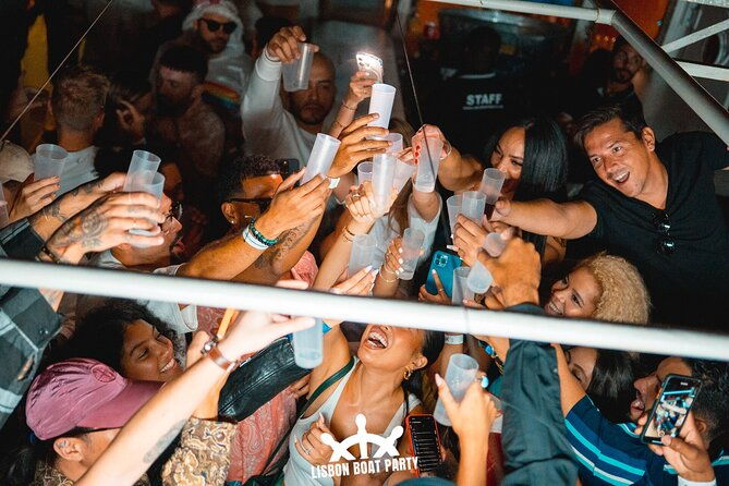 the-lisbon-boat-party-amazing-sunset-sailing-tour