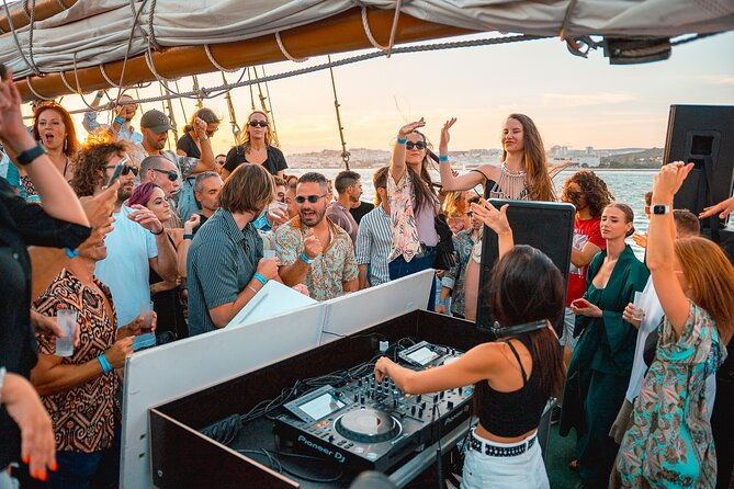 the-lisbon-boat-party-amazing-sunset-sailing-tour