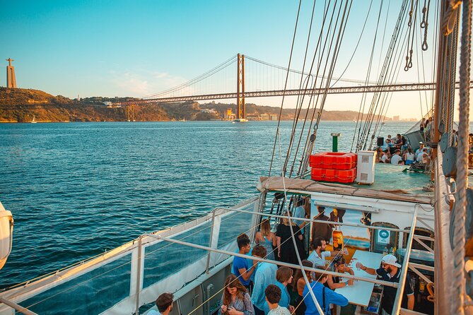 the-lisbon-boat-party-amazing-sunset-sailing-tour