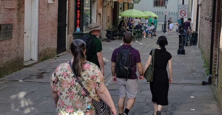the-locals-guide-to-the-french-quarter-tour