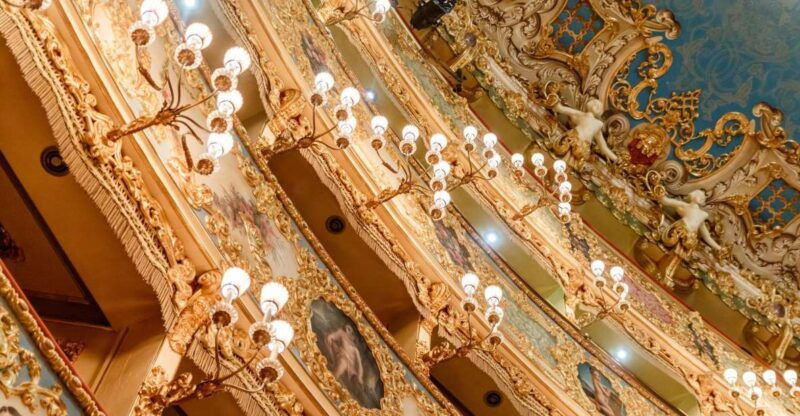 the-majestic-teatro-la-fenice-guided-tour-in-venice