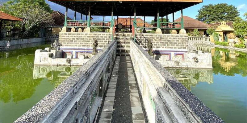 the-majesty-of-bali-amlapuras-charm-water-palace