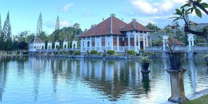 the-majesty-of-bali-amlapuras-charm-water-palace