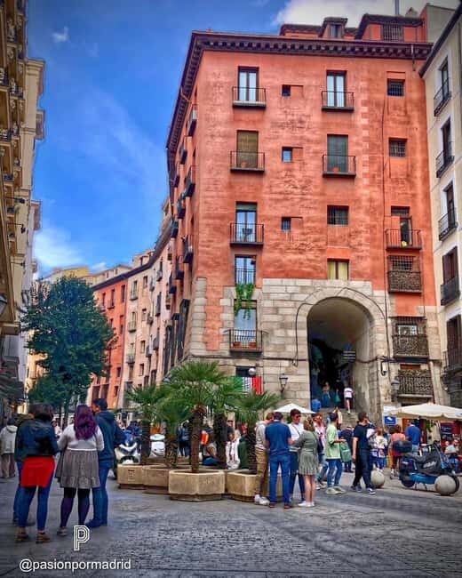 The most complete tour of Madrid: Austrias, Palace, and Cathedral. Local guides. - Practical Aspects