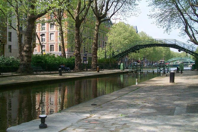 the-old-paris-on-the-canal-saint-martin-port-de-larsenal