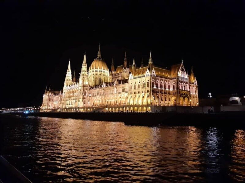 the-only-budapest-boat-cruise-with-private-guide-drink
