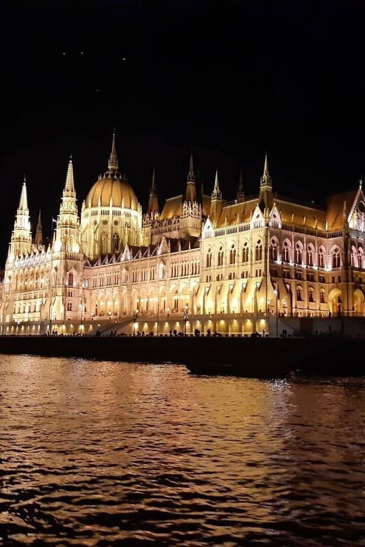 the-only-budapest-boat-cruise-with-private-guide-drink