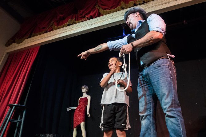 the-outta-control-magic-comedy-dinner-show-in-orlando