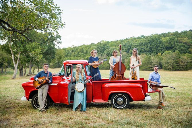 the-petersens-at-the-little-opry-theatre-in-branson