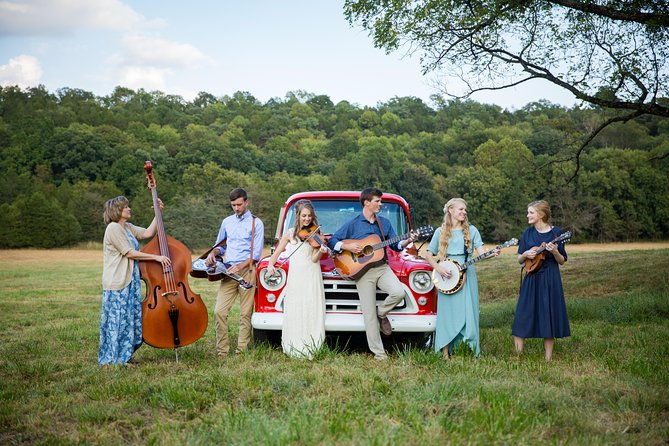 the-petersens-at-the-little-opry-theatre-in-branson