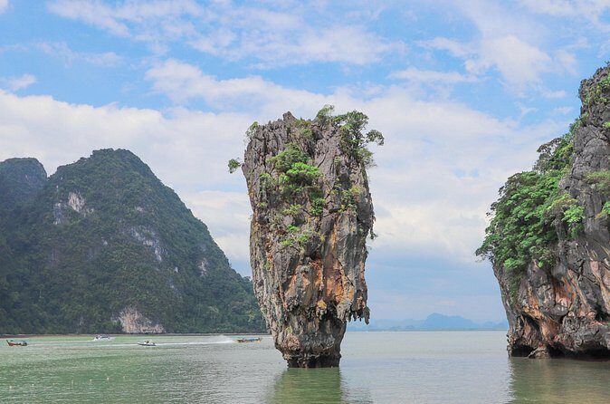 THE PREMIUM JAMES BOND Island by Speed Boat - FAQs