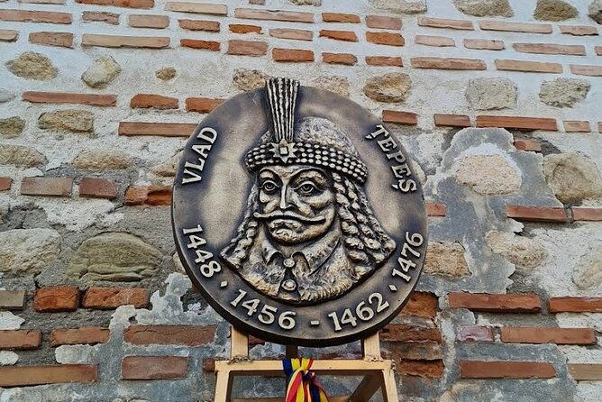 the-real-draculas-castle-in-targoviste-and-draculas-tomb