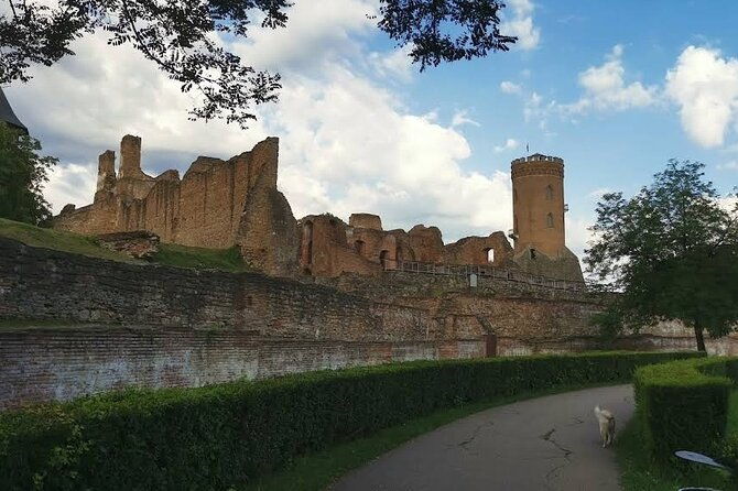the-real-draculas-castle-in-targoviste-and-draculas-tomb
