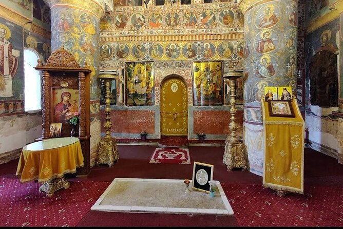 the-real-draculas-castle-in-targoviste-and-draculas-tomb