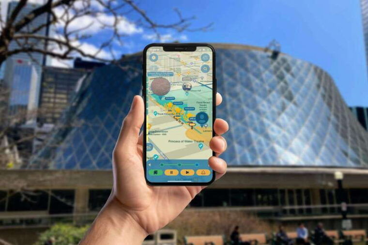 the-reel-toronto-walking-tour-with-smartphone-app