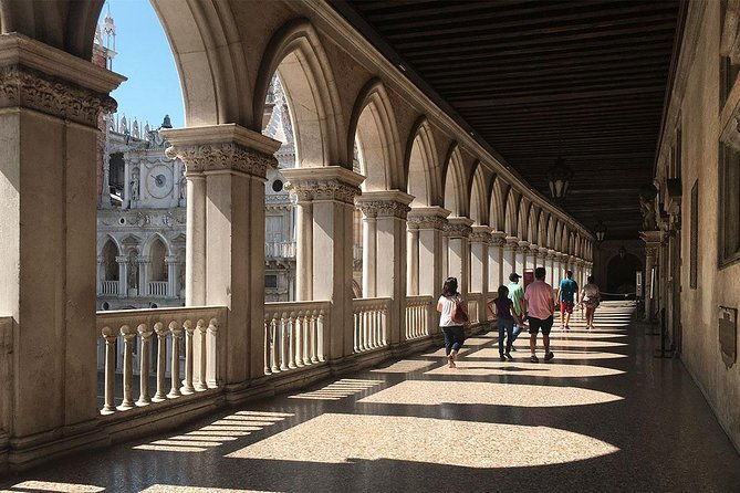 the-sacred-meets-the-prophane-free-tour-to-murano-included-private