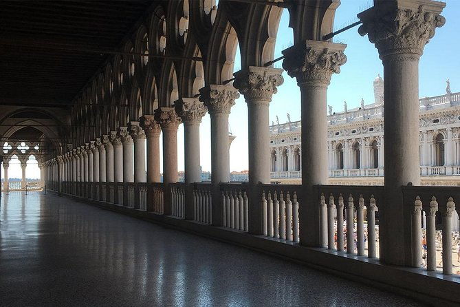 the-sacred-meets-the-prophane-free-tour-to-murano-included-private